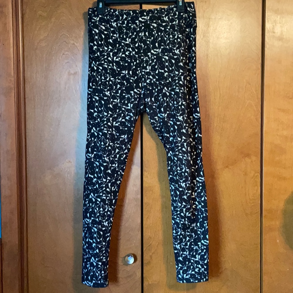 LuLaRoe black and white floral TC leggings